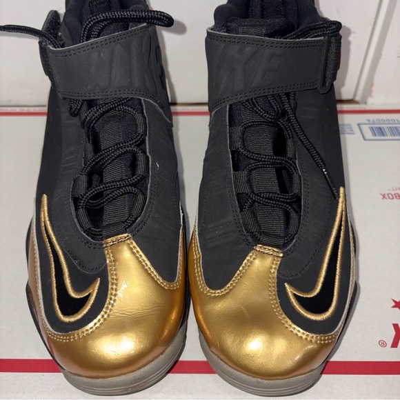 NIKE AIR GRIFFEY MAX 1 METALLIC GOLD MENS TRAINING SHOES - MENS SIZE 9 - Picture 1 of 7